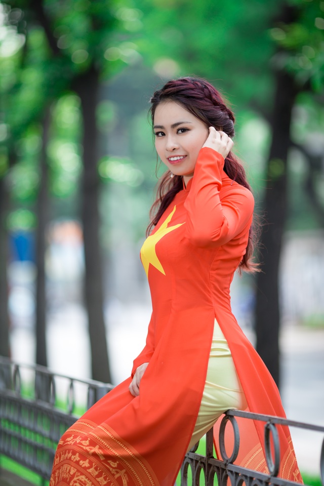 Thu Hà dịu dàng với áo dài - 1 Thu Hà dịu dàng với áo dài - 1