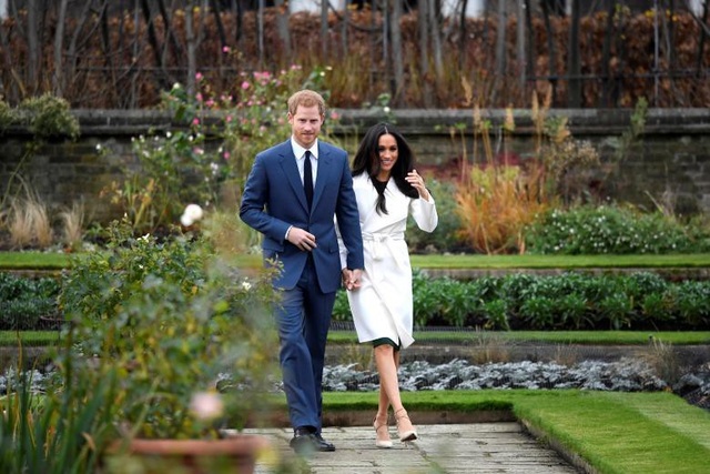 
Reuters dẫn thông cáo từ văn phòng Thái tử Anh Charles cho biết Hoàng tử Anh Harry với nữ diễn viên người Mỹ Meghan Markle đã đính hôn vào đầu tháng này tại London và lễ cưới sẽ diễn ra vào mùa xuân năm 2018. (Ảnh: Reuters)
