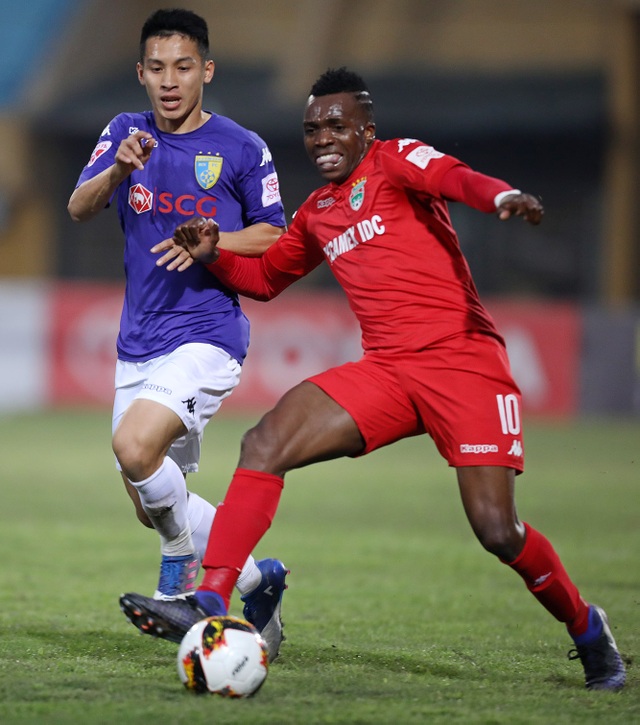 Hà Nội FC bị B.Bình Dương cầm hoà trên sân nhà - 2
Trận đấu diễn ra đầy căng thẳng - Ảnh: Gia Hưng