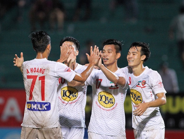 Công Phượng tịt ngòi, HA Gia Lai vẫn thắng B.Bình Dương - 1 A Hoàng (71) ghi bàn, HA Gia Lai đánh bại B.Bình Dương (ảnh: Nguyễn Đình)