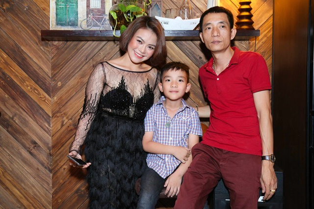 Hải Yến Idol: “Chồng tôi không phải đại gia, nhưng là tất cả cảm xúc của tôi” - 2 Hải Yến Idol hạnh phúc bên chồng và con trai