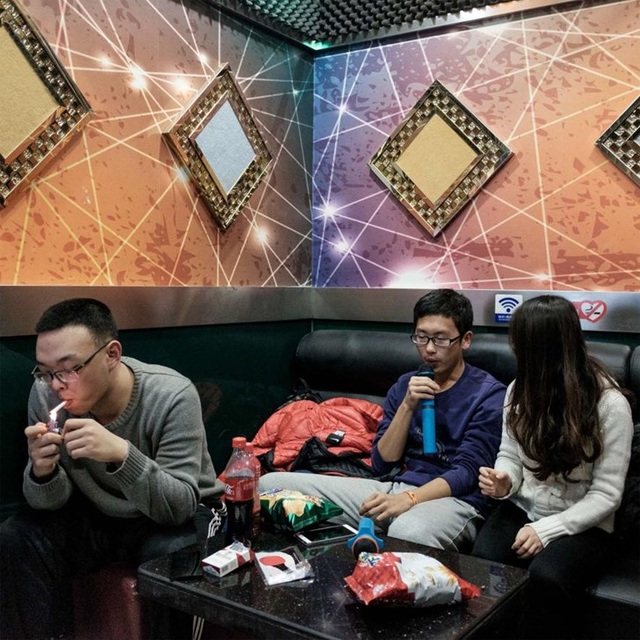 Hầm trú bom trở thành nhà ở của cả triệu người dân Bắc Kinh - 8 hay phòng hát karaoke phục vụ chính dân cư trong hầm