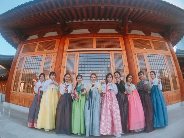 Top 18 Miss Teen diện hanbok, tìm hiểu văn hoá Hàn Quốc - 8 Giây phút xúc động khi Top 18 Miss Teen chia tay cô giáo người Hàn