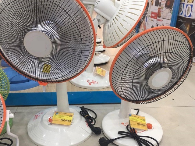 Thiết bị sưởi ấm bán chạy như tôm tươi, sáng nhập đầy kho chiều đã hết - 3 Giá cả các loại hàng sưởi rất vô vàn, mỗi hãng, mỗi thương hiệu lại một giá