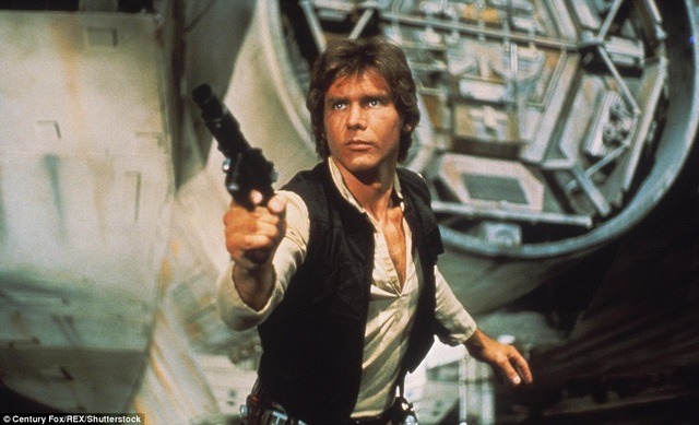 Tài tử 74 tuổi lái máy bay, suýt gây tai nạn thảm khốc - 11
Tài tử Harrison Ford được biết tới nhiều nhất với hai vai diễn nổi danh màn bạc - vai Han Solo (ảnh) trong loạt phim “Star Wars” và vai Indiana Jones trong loạt phim cùng tên. Ngoài đời thực, nam diễn viên cũng sở hữu một cá tính mạnh, ưa mạo hiểm.