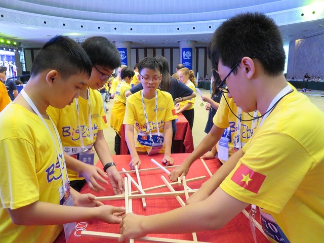 Công dân trẻ tiêu biểu 12 tuổi đoạt huy chương bạc cuộc thi Toán học Thế giới - 1 Đoàn Việt Nam tại chung kết cuộc thi Toán học thế giới 2017