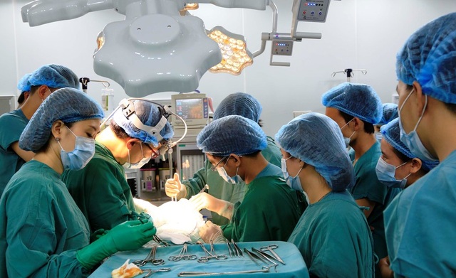 Quảng Ngãi: Trên 1.500 trẻ em được hỗ trợ phẫu thuật tim miễn phí - 1 Tỉnh Quảng Ngãi hỗ trợ 1.500 trẻ em mắc bệnh tim bẩm sinh phẫu thuật miễn phí