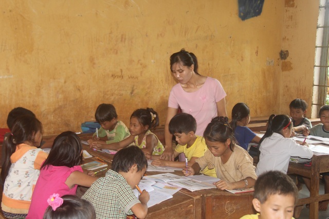 Giáo viên hợp đồng hơn nửa năm vẫn chưa nhận một đồng lương - 1
Nhiều giáo viên hợp đồng hiện chưa được nhận lương, có người bị chậm 7 tháng (ảnh minh họa)