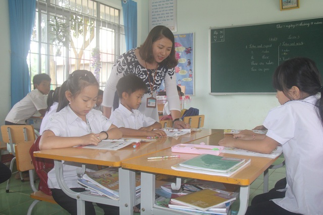 Cô giáo vùng cao nấu cơm cho hàng trăm học trò nghèo - 1 Ước mơ ước lớn nhất của cô Dung là có thể đem con chữ đến cho các em học sinh vùng cao