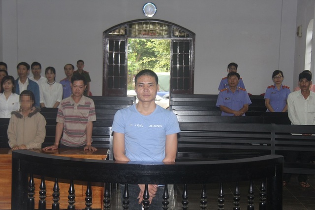 Sợ bị phát hiện, nam thanh niên chở bé gái đi cả trăm km mới hiếp dâm - 1 Bị cáo Lường Văn Mạnh tại phiên tòa xét xử sơ thẩm