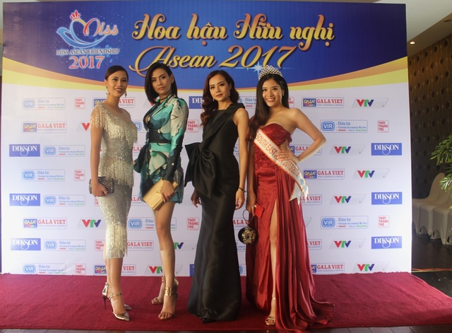 Sắc đẹp Đông Nam Á quy tụ ở xứ “hoa vàng trên cỏ xanh” - 1 Các người đẹp tham dự buổi công bố Phú Yên là địa điểm diễn ra cuộc thi sắc đẹp “Hoa hậu hữu nghị Asean” được khởi động vào đầu tháng 6/2017