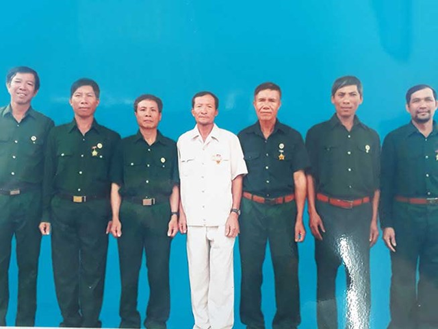 Dọn dẹp cây bụi, bảy cựu chiến binh phạm tội phá rừng? - 3 Trước khi phiên tòa phúc thẩm diễn ra, Tòa đã ra lện tạm giam các cựu chiến binh này (ảnh: gia đình cung cấp)