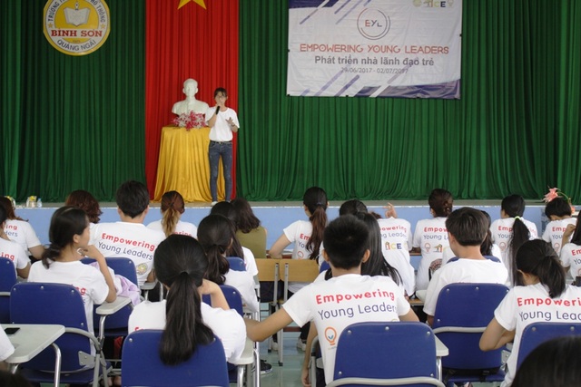 Học khởi nghiệp với nữ sinh chinh phục 12 đại học Mỹ - 3
Học sinh mạnh dạn trình bày ý tưởng khởi nghiệp trước các tình nguyện viên.