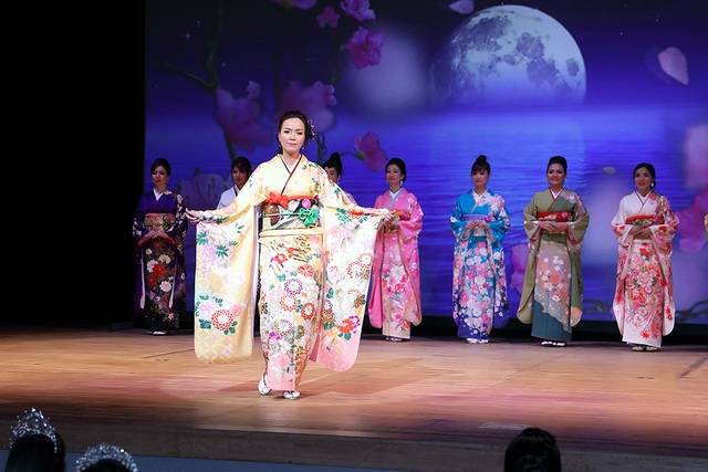 Mỹ mãn đêm chung kết Hoa hậu Doanh nhân Hoàn vũ tại Nhật - 4 Trang phục Kimono Nhật Bản được các thí sinh thể hiện xuất sắc