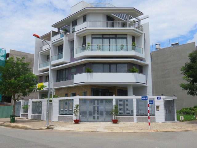 Nhà phố cao cấp ven sông, “của hiếm” mùa cuối năm - 1 Nhà phố cao cấp ven sông Van Phuc City – một trong những sản phẩm đột phá mùa cuối năm.