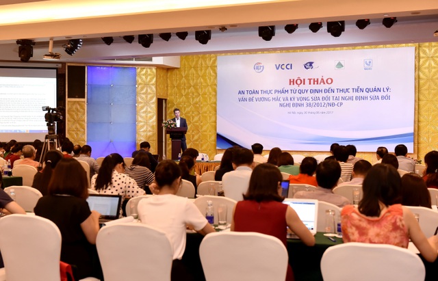 Doanh nghiệp muốn tự công bố tiêu chuẩn thực phẩm, cơ quan quản lý "lắc đầu" - 1 Quang cảnh Hội thảo...
