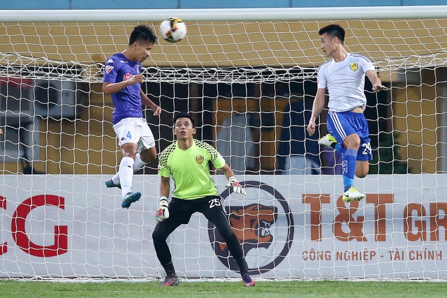 Thắng sát nút Quảng Nam, Hà Nội FC mơ vô địch V-League - 1
Trận đấu diễn ra khá căng thẳng - Ảnh: Gia Hưng