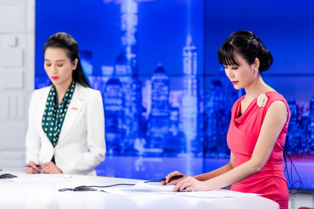 Hoa hậu Thu Thuỷ đẹp rực rỡ trong vai trò MC Thời sự - 2 Hoa hậu Thu Thuỷ đẹp rực rỡ trong vai trò MC Thời sự - 2