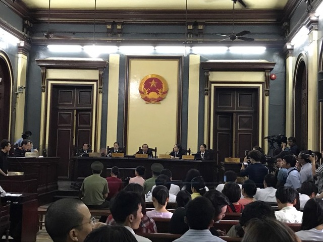 Hoa hậu Phương Nga nói ở chung phòng với ông Mỹ khi đi nước ngoài - 5 Ông Nghĩa đang tố cáo ông Mỹ có sự can thiệp ảnh hưởng đến sự thật trong lời khai của ông.