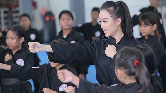 Nữ sinh phòng cháy chữa cháy xinh đẹp dạy võ cho trẻ em lang thang - 5 Nữ sinh phòng cháy chữa cháy xinh đẹp dạy võ cho trẻ em lang thang - 5
