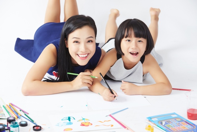 MC Hoàng Oanh: “Không để trẻ em phải lớn lên một mình” - 10 MC Hoàng Oanh: “Không để trẻ em phải lớn lên một mình” - 10