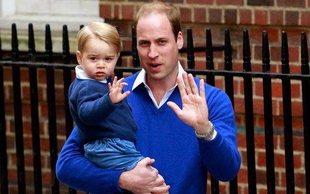 IS đe dọa tấn công Hoàng tử "nhí" nước Anh - 1
Hoàng tử Anh William và con trai George (Ảnh: AFP)