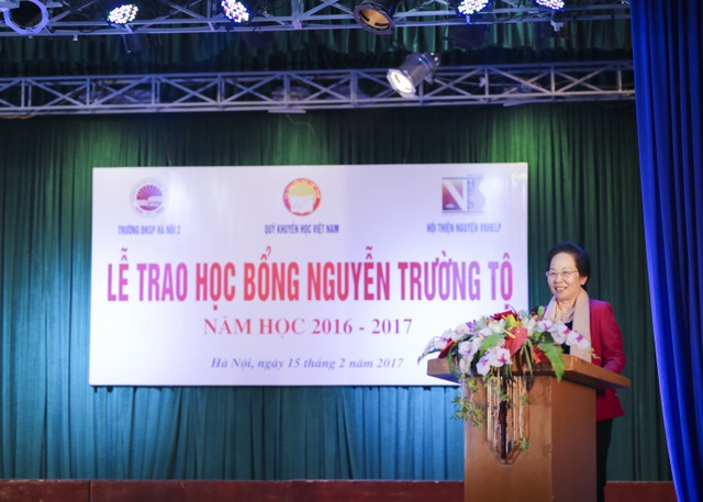 Trao 75 suất học bổng Nguyễn Trường Tộ đến sinh viên 6 trường đại học - 2
NGƯT.GS.TS. Nguyễn Thị Doan - Chủ tịch Hội Khuyến học Việt Nam phát biểu tại lễ trao học bổng