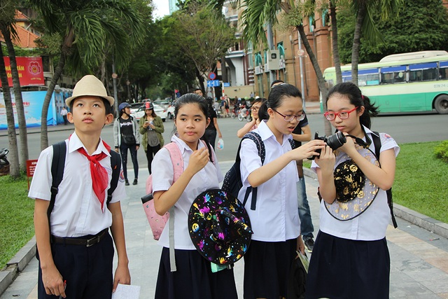 Học sinh phổ thông được tự chọn môn học là đột phá lớn - 1 Học sinh trường THCS Trần Văn Ơn (TPHCM) với tiết học thực tế ở trung tâm thành phố