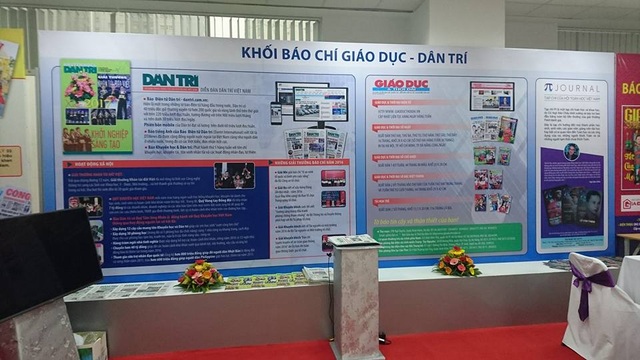 Sáng nay khai mạc Hội báo toàn quốc 2017 - 2
Gian trưng bày của Báo Dân trí tại Hội báo toàn quốc 2017.