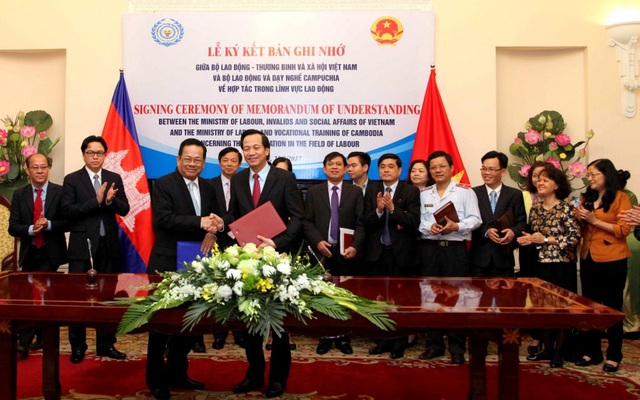 Việt Nam - Campuchia: Tăng cường hợp tác về lao động việc làm - 1
Lễ Ký Bản ghi nhớ trong lĩnh vực lao động việc làm giữa lãnh đạo 2 Bộ