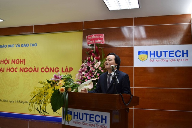 “Hội nghị Diên Hồng” của các trường đại học ngoài công lập - 1 Bộ trưởng Bộ GD-ĐT Phùng Xuân Nhạ phát biểu hội nghị