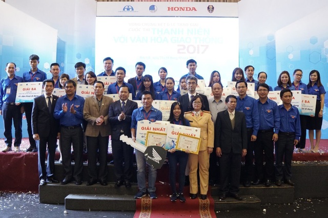 Đẩy mạnh tuyên truyền, nâng cao ý thức tham gia giao thông - 3 Ban Tổ chức và top 20 bạn thí sinh xuất sắc của Vòng chung kết