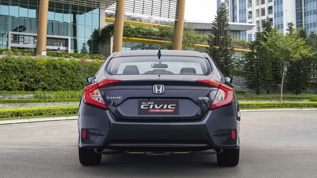 Với giá 950 triệu đồng, Honda Civic mới chính thức góp mặt tại Việt Nam - 2 Với giá 950 triệu đồng, Honda Civic mới chính thức góp mặt tại Việt Nam - 2