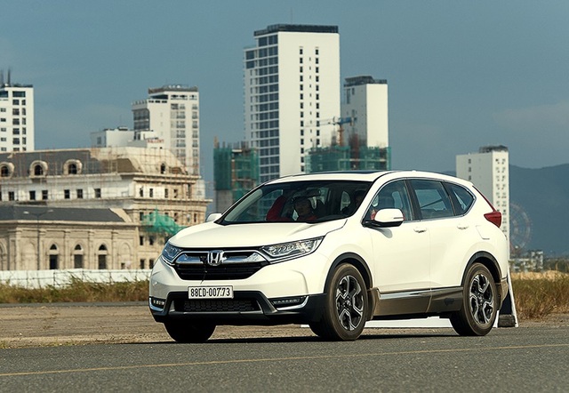 So sánh các mẫu crossover 7 chỗ tại Việt Nam - 3
Honda CR-V thế hệ thứ 5 hoàn toàn mới nhập khẩu từ Thái Lan.