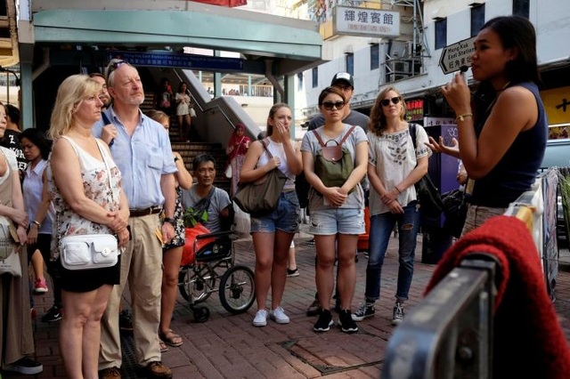 Đến Hong Kong hoa lệ, trải nghiệm khu ổ chuột của người nghèo - 1 Tour trải nghiệm cuộc sống khốn khó của một bộ phận người dân Hong Kong