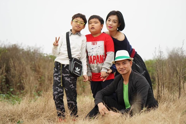 Vợ Xuân Bắc khoe hạnh phúc bên chồng sau “sóng gió” - 4 Vợ Xuân Bắc khoe hạnh phúc bên chồng sau “sóng gió” - 4