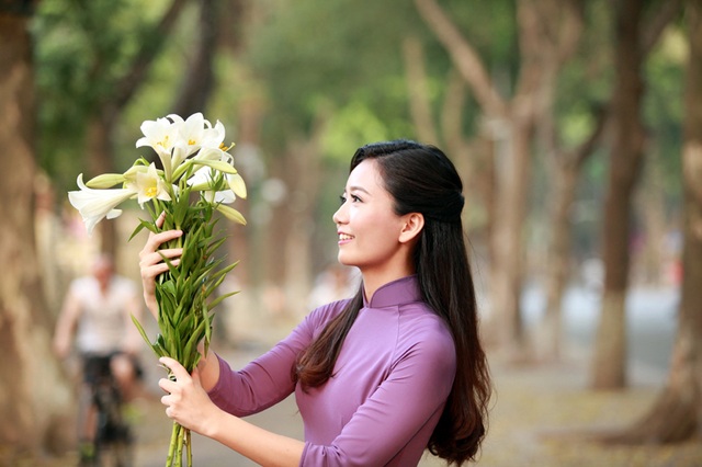 “Giáo viên hoa khôi" trường Ams khoe sắc với hoa loa kèn - 9 “Giáo viên hoa khôi" trường Ams khoe sắc với hoa loa kèn - 9