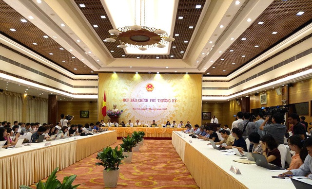 Không thể để giá lợn hơi giảm mà người tiêu dùng vẫn phải “gánh” giá cao! - 1 Toàn cảnh phiên họp báo Chính phủ thường kỳ tháng 4/2017
