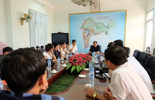 Đào xới bán đảo Sơn Trà: Có hạng mục nằm ngoài giấy phép - 1 UBND quận Sơn Trà (Đà Nẵng) họp báo thông tin một góc bán đảo Sơn Trà đang bị đào xới được xác định là công trình của dự án khu du lịch sinh thái biển Tiên Sa