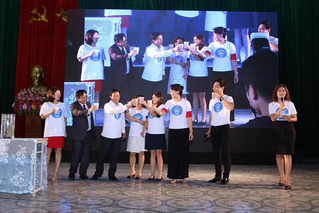 Triển khai dự án hỗ trợ nước sạch nhờ gói bột lọc nước - 2 Triển khai dự án hỗ trợ nước sạch nhờ gói bột lọc nước - 2