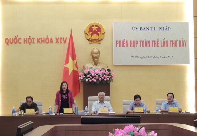 “Người chống tham nhũng, người… chống lưng, không biết ai chống thật, ai chống giả” - 1 Sáng 6/9, trong khuôn khổ phiên họp toàn thể, UB Tư pháp tiếp tục thảo luận về báo cáo phòng chống tham nhũng năm 2017.