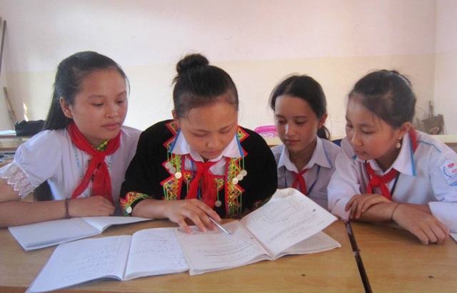 Phát hiện hơn 5 tỷ đồng chưa chi trả cho các em học sinh huyện nghèo 30a - 1 Hiện nay nhiều học sinh từ năm học 2014-2015 của huyện nghèo 30a Tương Dương vẫn chưa được hưởng tiền Nhà nước hỗ trợ theo Nghị định 74.
