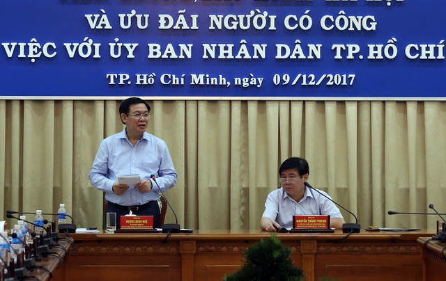3 năm thêm được 400.000 đồng, tăng lương chủ yếu chỉ bù trượt giá - 2
Phó Thủ tướng nhấn mạnh, tinh giản biên chế và đổi mới cơ chế hoạt độn của các đơn vị sự nghiệp công lập là chìa khoá để thực hiện thành công cải cách chính sách tiền lương.