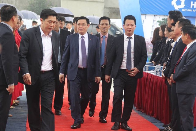 Hà Tĩnh khởi công dự án thí điểm nhà ở xã hội cho người có thu nhập thấp - 2 Phó Thủ tướng Vương Đình Huệ tham dự lễ khởi công dự án nhà ở xã hội