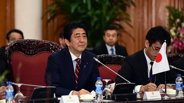 Nhật Bản cam kết hỗ trợ Việt Nam nâng cao năng lực trên biển - 8
... và Thủ tướng Shinzo Abe tại buổi hội đàm.