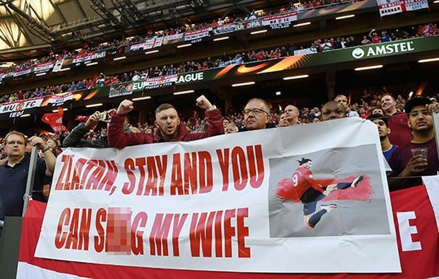 Cổ động viên MU dâng vợ để thuyết phục Ibrahimovic ở lại - 1 Thông điệp CĐV MU kêu gọi Ibrahimovic ở lại