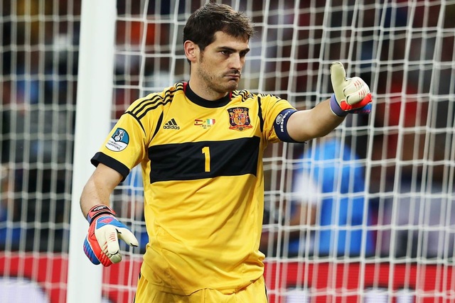 Đội hình vĩ đại nhất thế kỷ 21: Barcelona thống trị - 1 Iker Casillas là thủ môn xuất sắc nhất thế giới trong thế kỷ 21
