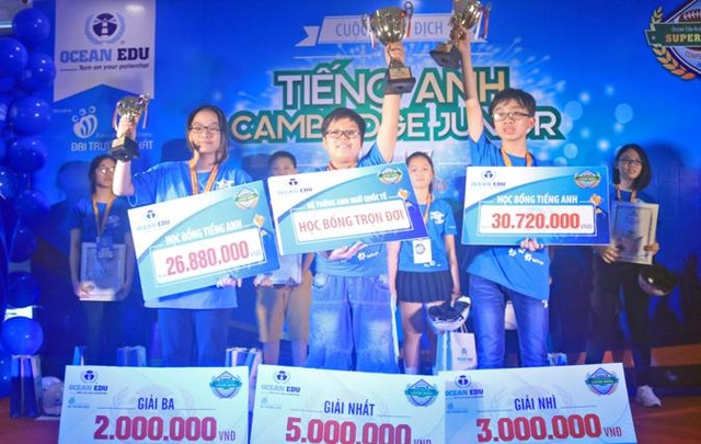 Toàn cảnh cuộc thi Vô địch tiếng Anh Cambridge dành cho học sinh THCS năm 2017 - 1 Các thí sinh đạt giải cao nhất tại cuộc thi.