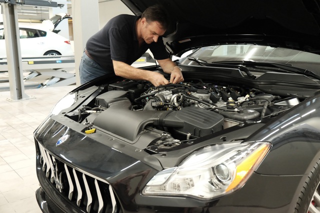 Maserati dành nhiều ưu đãi cho dịch vụ chăm sóc xe vào dịp cuối năm - 2 Chuyên gia người Ý Piero D’Alessandro với 20 năm kinh nghiệm làm việc tại Maserati trên thế giới