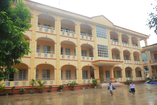 Đón khai giảng nơi tâm lũ quét Mù Cang Chải - 12
12 phòng học mới được đưa vào sử dụng trong năm học 2017-2018 đảm bảo cho học sinh Trường TH và THCS Mù Cang Chải ổn định việc học tập